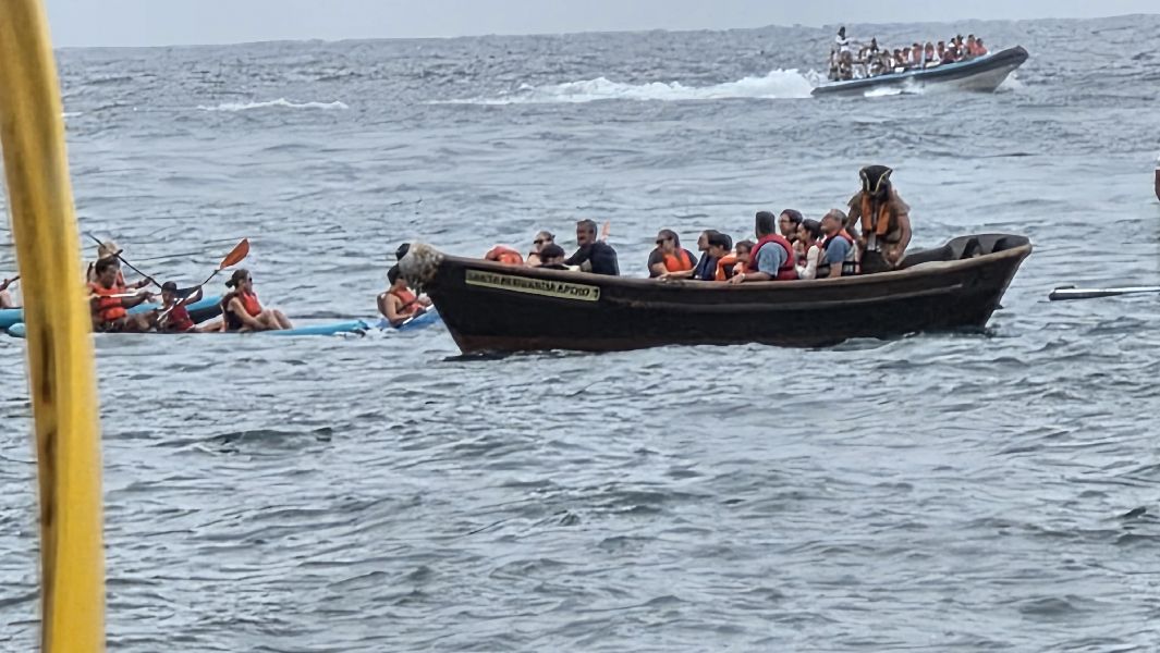 Boote vor der Benagil Höhle